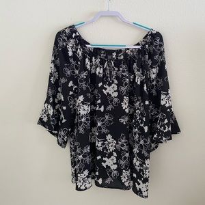 Black and White Floral Torrid Blouse Size 1